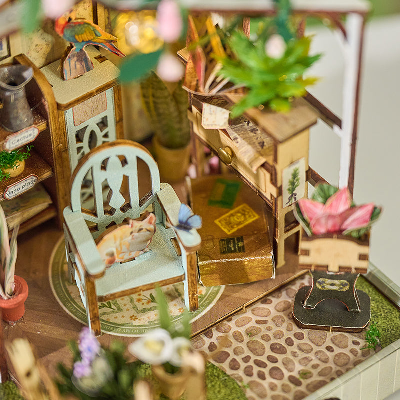 Knowme IIE Create Minature Dollhouse series K080 Flower Time Arts (with Led Light)